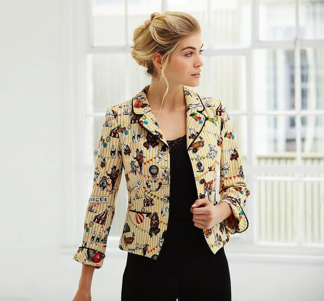 キャロライン チャールズのインスタグラム：「Unique & fun prints by Caroline Charles. We look back at the very popular Circus Jacket! 🎪🎪 #circus #fun #print #design #fashion #fashionista #instafashion #fashionstyle #style #lifestyle #luxurylifestyle #luxury #luxuryfashion #british #britishfashion #britishdesigner #england #london #fashiondesigner #fashionnova #fashioninspo #circusjacket #circustheme #springsummer」