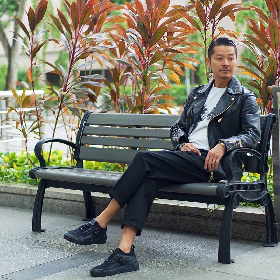 高田朋佳のインスタグラム：「Tods’s new revolutionary No_code X boasts a seemingly athletic aesthetic whilst not compromising on its clean Italian roots. I find this versatile pair complementing my outfits easily,and I can’t wait to go back to wearing it again. This effortlessly styled lightweight sneakers from Tod’s make me feel secure and confident, making it one of the most loved and relaxed sneakers I own and is indeed a head turner!! #InCollaborationWith @tods ———————————————————————— #incollaborationwithtods #todsnocodex #tods」