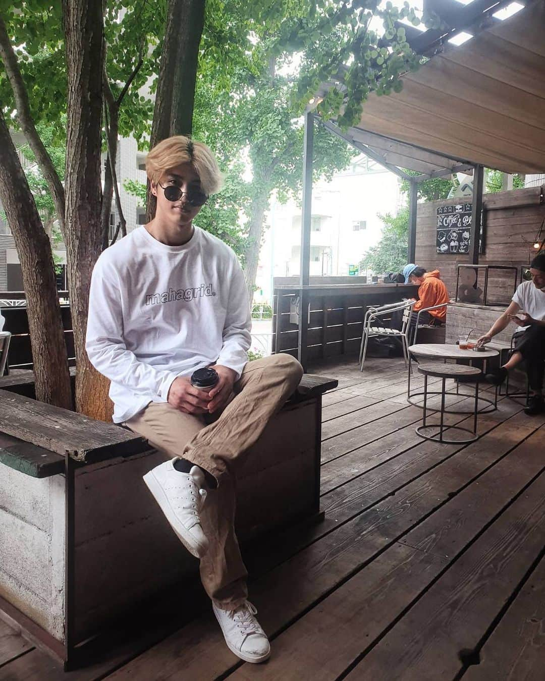 原田デイビッドさんのインスタグラム写真 - (原田デイビッドInstagram)「Wrinkles won’t stop me from my morning coffee while chilling in my @morugi_official white T. ☕️ . . . . .  #morugi #model #fashion #tokyofashion #mahagrid #asianfashion #grey #sweater #marching  #noedit #couplelook #hairmake #coordinate #photoshoot #koreanfashion #korean  #モルジ #モデル #ファッション #ファッションモデル #グレー  #マッチング #カップルコーデ  #コーデ #撮影  #韓国ファッション #韓国 #スタイル」5月6日 18時58分 - davidharada_01