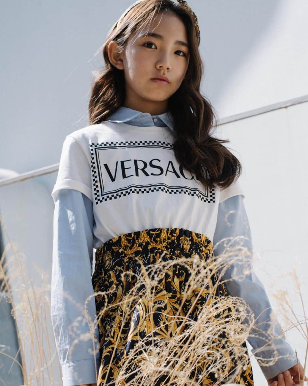 ウンチェさんのインスタグラム写真 - (ウンチェInstagram)「VERSACE X 은채 💛 - - - - @farfetch @versace  #farfetch #파페치 #베르사체키즈 #영베르사체  #versace #youngversace #versaceSS20 #키즈모델 #주니어모델 #아역배우 #이은채 #은채」5月6日 19時09分 - __leehye