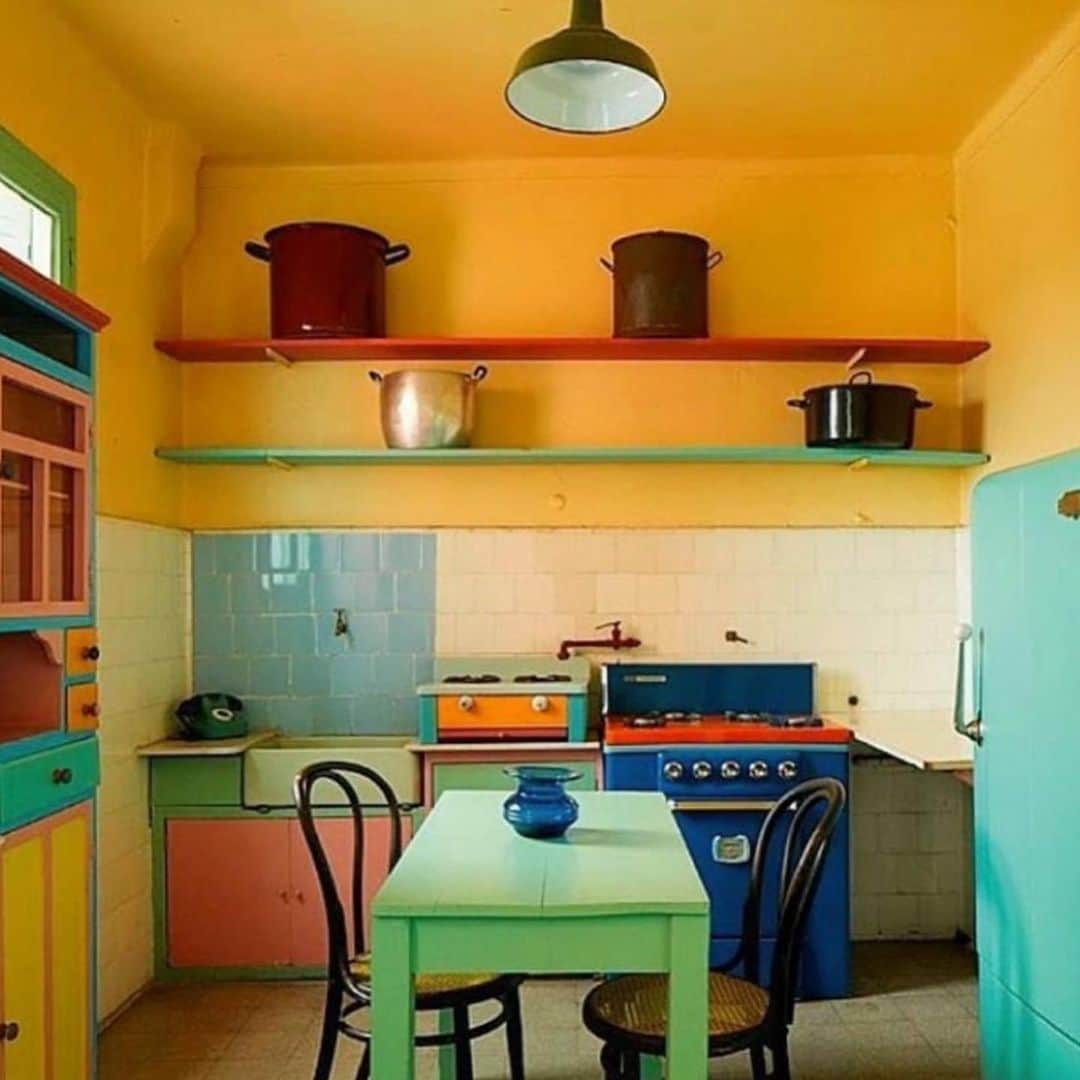 相羽瑠奈さんのインスタグラム写真 - (相羽瑠奈Instagram)「Room inspiration 💭🛋🎟🔮 青い壁もかわいいなぁ。こう集めてるの見ると、 やっぱり私は青とピンクが好きみたい🎆 最後のみたいなカラフルなキッチンも可愛い🧃🍋🍭」5月6日 19時01分 - rone.runa