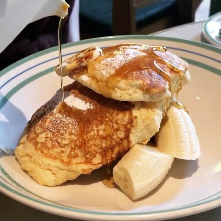 Eat With Steph & Coのインスタグラム：「Maple syrup for days, never ending swirls 🤤 @grangerandco #ricottahotcakes #fluffy #honeycomb #butter 📷: @mchan4b  #foodie #foodstagram #toplondonrestaurants」