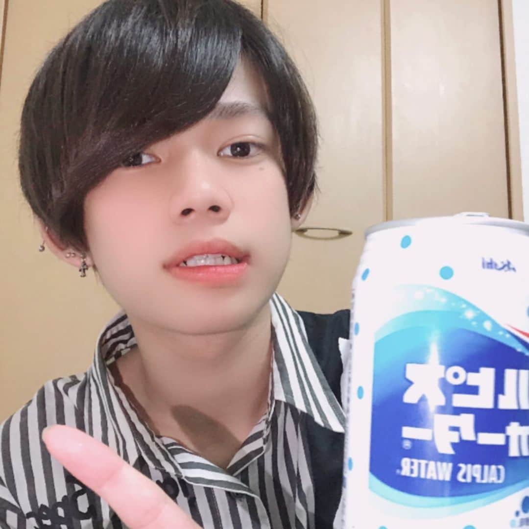 ゆうじのインスタグラム：「カルピスしか勝たん #ゆうじ #ピアス男子」