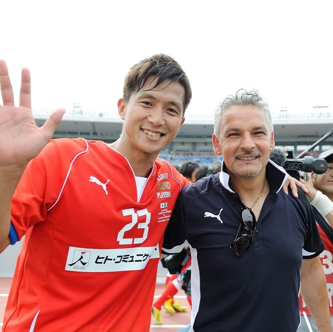 福西崇史さんのインスタグラム写真 - (福西崇史Instagram)「. バッジョ⚽️バレージ⚽️スキラッチ⚽️ . イタリア🇮🇹のレジェンド達との試合の思い出✨ . 最高やん🥺 . 2013年に旧国立競技場でplayしたな〜⚽️ . トト（スキラッチ）と会って久しぶりに話したな〜🤩 . #思い出 #2013年 #イタリア代表ob #italia #日本代表ob #japan #レジェンド #soccer #バッジョ #バレージ #スキラッチ #福西崇史 #puma」5月6日 19時20分 - takashi_fukunishi