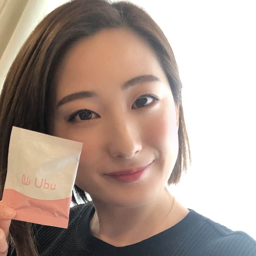 乾亜由美のインスタグラム：「コロナの影響でテレワークとなり、﻿ 自分と向き合う時間も長くなりました。﻿ 「自分を大切にしないと、﻿ 人のことも大切にできない」と思っているので、﻿ この一生ものの自分をいかに大切にするかを考えました。﻿ ﻿ ﻿ ﻿ そんな中、まずはサプリメントを飲むことに﻿ 決めました。﻿ ﻿ ﻿ ﻿ これまで、サプリメントは飲む習慣がなく続かなかったのですが、今回は続きそうな予感！﻿ 私は新しく発売された「Ubu Supplement」を飲んでいます！﻿ ﻿ ﻿ ﻿ 葉酸やラクトフェリンやビタミンDが入っていて、﻿ 妊活中の人もそうでない人も健やかな体作りには欠かせない成分が、1日たった３粒で摂取できるのが嬉しい！﻿ ﻿ ﻿ ﻿ ラクトフェリンは、哺乳類の乳に含まれているタンパク質の一種で熱に弱いのでなかなか摂取するのは難しく、﻿ 腸内環境を整えたり体型維持にも活躍してくれる成分なので、﻿ 妊活中以外の人にもおすすめです。﻿ ﻿ ﻿ ﻿ コーチングカードに気持ちを書き出すことで、﻿ 今の自分の心の状態がわかったり、﻿ 旦那さんにも書いてもらい、﻿ 普段伝えにくいこともコーチングカードでさりげなく伝えられたりも嬉しいです😊 ﻿ ﻿ ﻿ ﻿ #Ubuから始める妊活準備﻿ #Ububox﻿ #Ubu﻿ #UbuSupplement﻿ #Ubuサプリメント」