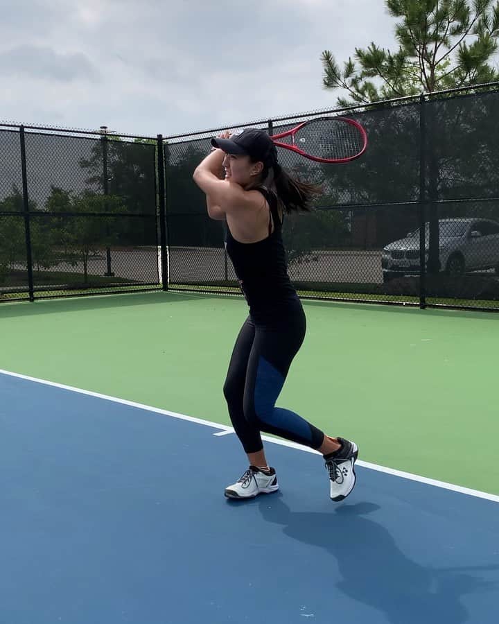 のインスタグラム：「Get it in✊☀️🤘 #letsgo 毎日天気良い！ 自分が今出来る事頑張ろう。 #みんなにとって今日も良い一日になりますように ✨ #アメリカ生活 • •  #コロナに負けるな #テニス #トレーニング動画 #アスリート #筋トレ #筋トレ女子 #スポーツ #練習 #運動  #トレーニング #テニス女子 #tennis #workout  #morningmotivation #sports  #training  #fitness #fit #health #athlete #tennisplayer #fashion  #테니스 #스포츠 #love」
