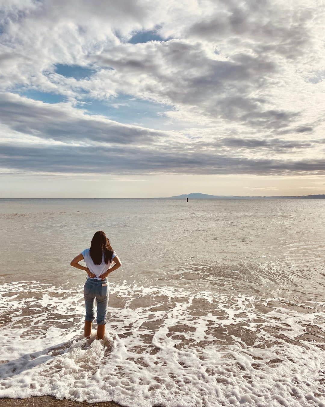 MiChiのインスタグラム：「We’ve been given the chance to re-connect, with ourselves and with the Earth. What can we change that we were doing before so that we don’t have to keep making the same mistakes and continue to damage our home? How can we come out of this with more compassion towards ourselves, others and for the world?  I think that’s where our focus should be. What can we do?  Going Vegan 4 years ago was the beginning for me but I am fully aware that there’s a lot more that I can do to, some daily habits that needs to be looked at.  If NOW is not the time, then really, WHEN?」