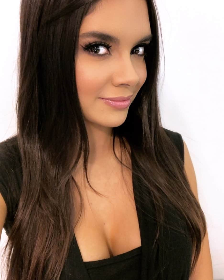 パオラ・ポーリンのインスタグラム：「Mexico lindo y querido 🇲🇽❤️! Happy 5 de Mayo, born in Mexico and missing my familia a lot today 💃. - What is your favorite thing about Mexico ? Mine are  the food and las #rancheras 🎶 - Mexico lindo y querido 🇲🇽❤️! Orgullosa de haber nacido en Mexico y extrañando a mi familia paterna más que nunca. - Cual es tu cosa favorita de Mexico? La mía es la comida y la rancheras 🎶#cincodemayo」