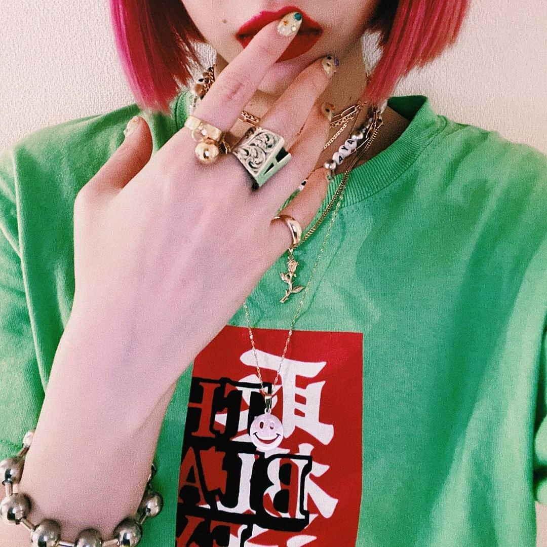 AYAさんのインスタグラム写真 - (AYAInstagram)「SELF NAIL💅🦋🌼 パーツは　@supermarket_sucre 💐 RING @gucci @chigo_official @tomwood_project  necklace @waldberlin @janes8103  bracelet @mm6maisonmargiela シルバーとゴールドのアクセサリーをMIXしてつけるのが私のこだわりポイント☪️☯️☮️」5月6日 11時35分 - ayaxxamiaya