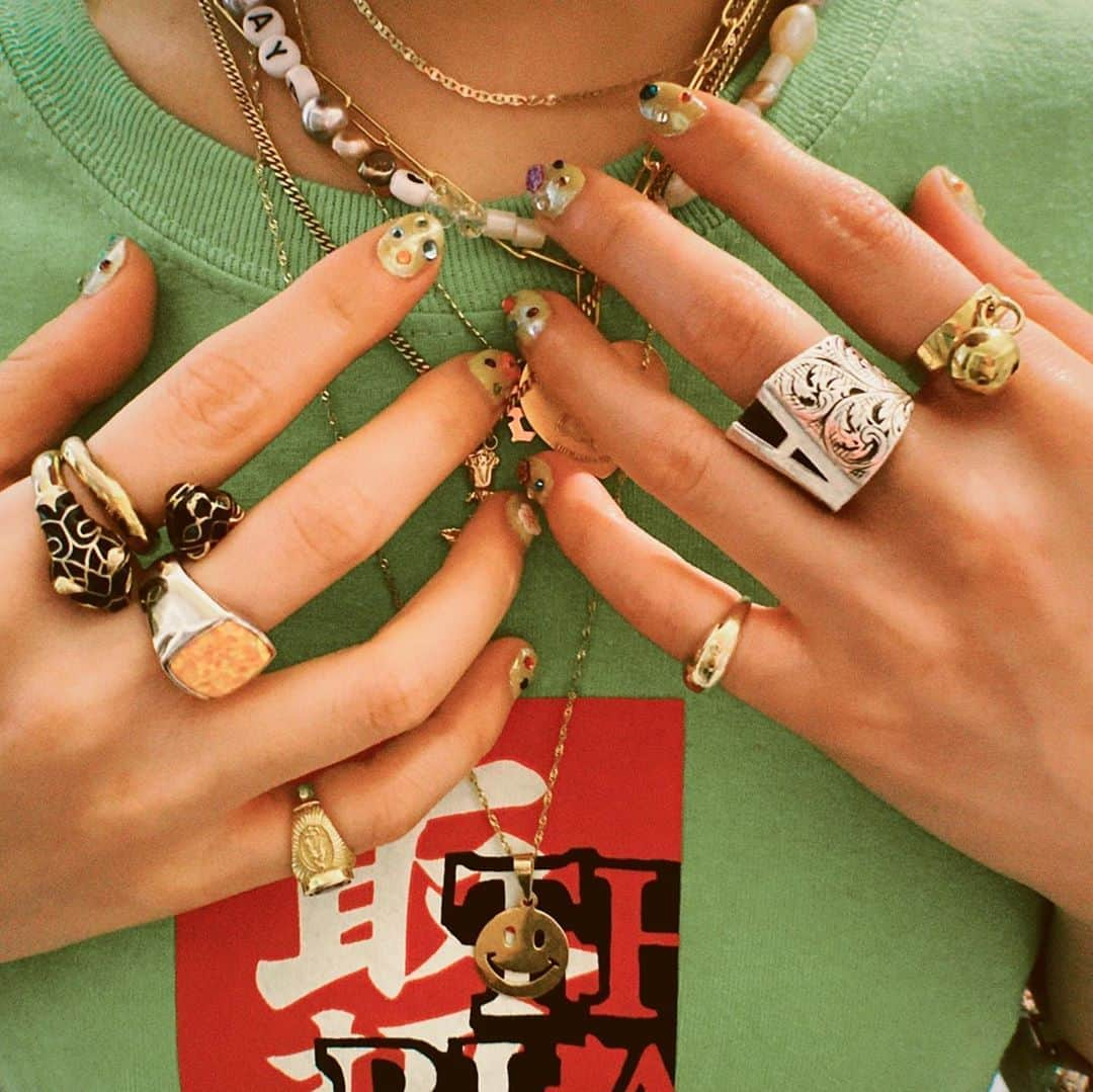 AYAさんのインスタグラム写真 - (AYAInstagram)「SELF NAIL💅🦋🌼 パーツは　@supermarket_sucre 💐 RING @gucci @chigo_official @tomwood_project  necklace @waldberlin @janes8103  bracelet @mm6maisonmargiela シルバーとゴールドのアクセサリーをMIXしてつけるのが私のこだわりポイント☪️☯️☮️」5月6日 11時35分 - ayaxxamiaya