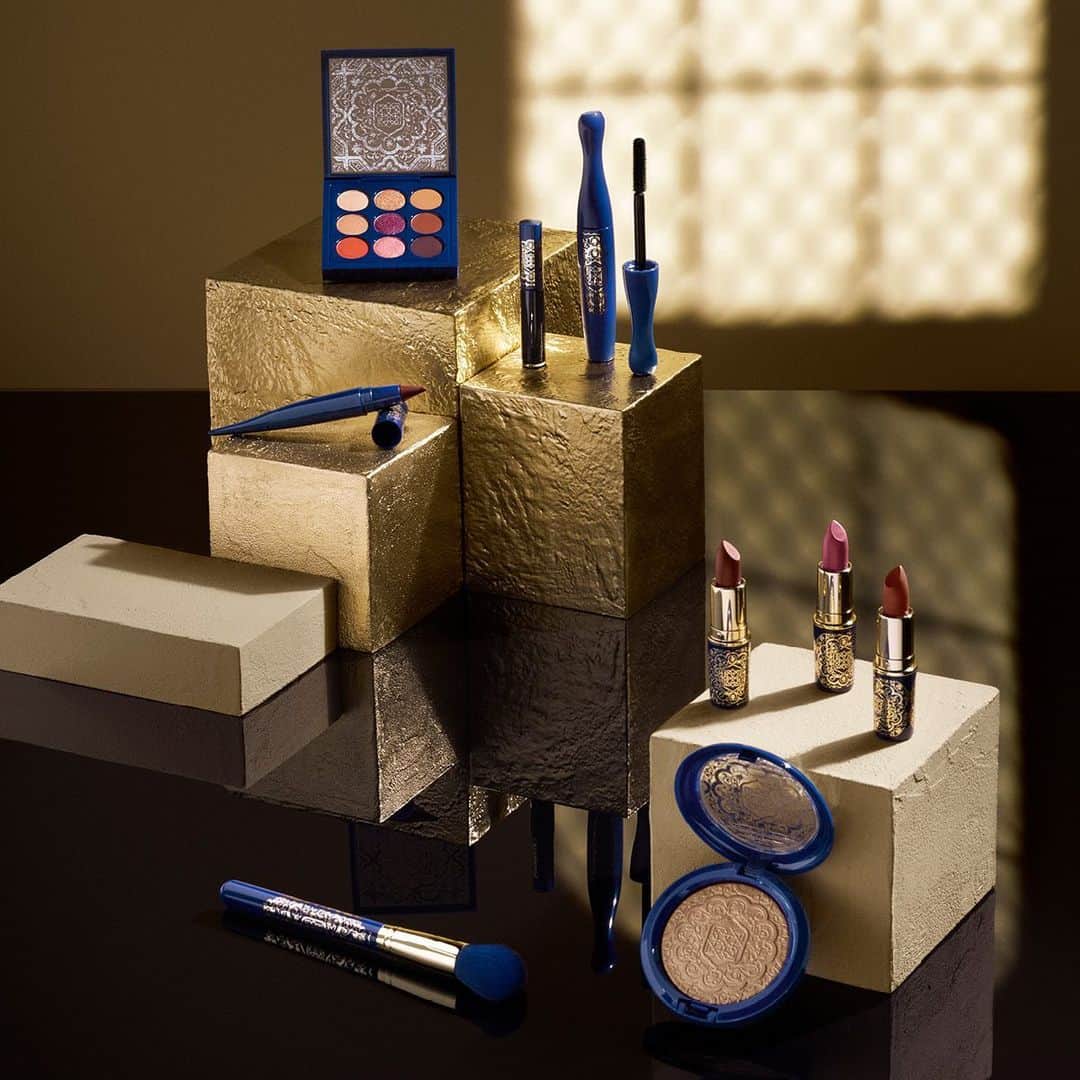 M∙A∙C Cosmetics Japanのインスタグラム：「ㅤ 【いよいよ明日発売】 美しく、神秘的なモスクからインスパイアされた限定カラーコレクションが登場✨ コレクションはスワイプしてチェック👉 ㅤ ムスリムの人々が神を崇拝するための神聖な場所とされる礼拝堂、モスク。 礼拝や、お祝いなどで皆が訪れるモスクの美しいモチーフからインスパイアされたコレクション。 魅惑的な深みを演出する、テラコッタ系カラーを基調とした、リップスティック、アイシャドウなどのアイテムがラインナップ💄 ㅤ *M･A･C公式オンラインショップ　5月7日(木)発売 *一部公式オンラインショッピングサイト*にて5月8日(金)発売 ㅤ ※全国M･A･C店舗での実施日は未定となります。決まり次第、公式オンラインショッピングサイト・公式SNSアカウント(インスタグラム・ツイッター)にて情報を掲載させて頂きます。 ㅤ *以下、公式オンラインショッピングサイトにてご購入いただけます。 ・ｍeeco 三越伊勢丹化粧品オンラインストア‎ ・西武・そごうの公式ショッピングサイト e.デパート ・高島屋オンラインストア ・HANKYU BEAUTY ONLINE阪急百貨店公式コスメ通販 ・大丸松坂屋オンラインショップ ・＠cosme SHOPPING ㅤ ㅤ 【公式オンラインショップ限定特典】 ☑︎初回ご購入のお客様へ10% OFFクーポンをプレゼント（クーポンコードwelcome） ㅤ ㅤ #MACMosaicMasterPiece #MACモザイクマスターピース #MACCosmeticsJapan #MACCosmetics #MAC #MACコスメ #マックコスメ #コスメ #メイク #化粧品 #デパコス #コスメ部 #コスメマニア #コスメ好きさんと繋がりたい #メイク好きな人と繋がりたい #春メイク #春コスメ #新作リップ #新作コスメ #口紅 #MACリップ #リップ好き #アイパレット #アイシャドウ #アイメイク #ハイライト #アイライナー #ピンクメイク #ゴールドメイク #ブラウンメイク」
