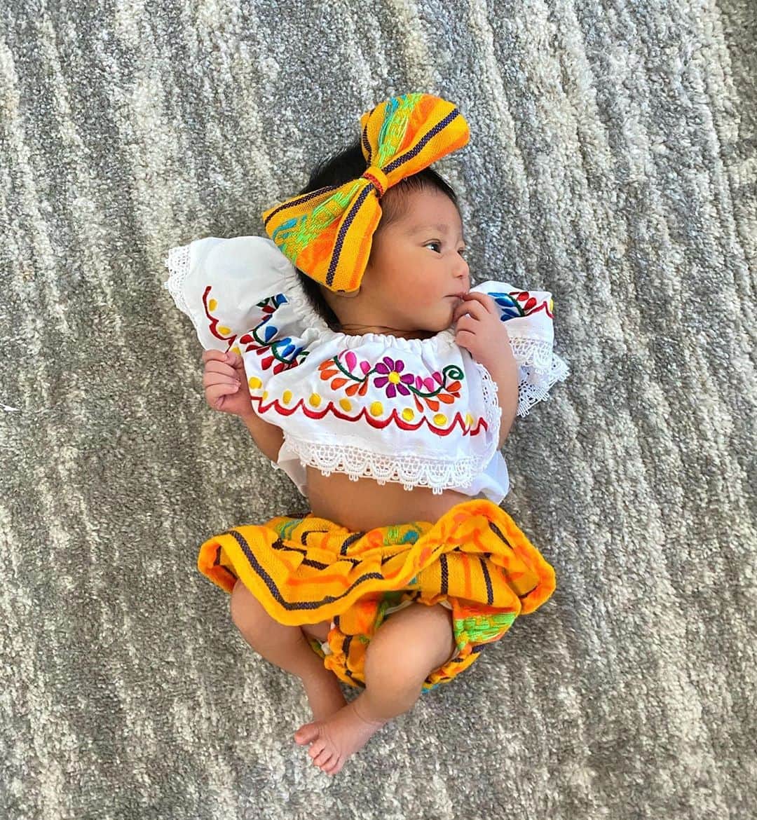 laurag_143のインスタグラム：「Happy Cinco de Mayo 🎉 #5daysold」