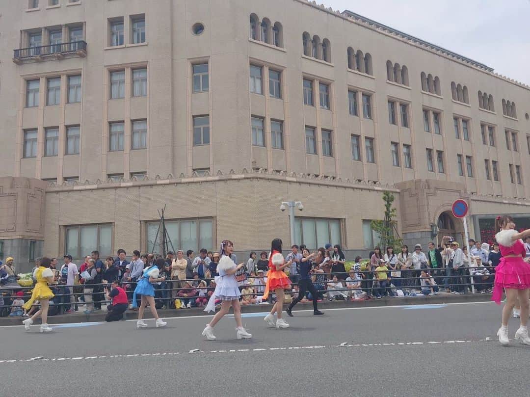 塚本美玲さんのインスタグラム写真 - (塚本美玲Instagram)「１年前のGW🌝﻿ 今年はおうちだから写真がない。笑﻿ ﻿ ﻿ あんなたくさんの人達の前で歩いたの初めてだったなあ〜.﻿ そして、沢山歩いた日﻿ ﻿ 横浜の街もまた歩きたいなあ﻿ ﻿ ﻿ #stayhome#おうち時間#gw#横浜#横浜かわいいパーク#アイドル」5月6日 13時19分 - mire_nyan