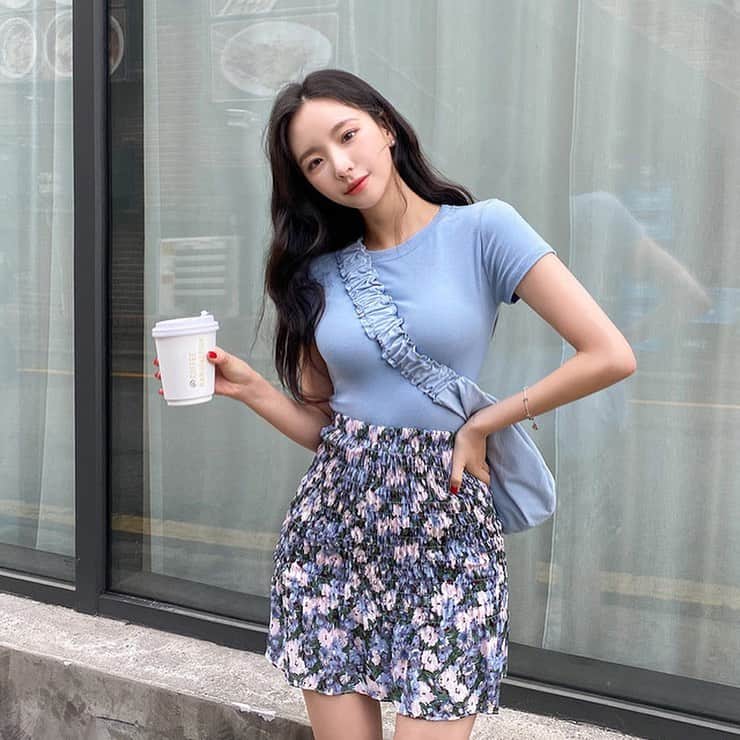 Chuuのインスタグラム：「여름철 편안하게 입기 좋은 티셔츠🌿✨」