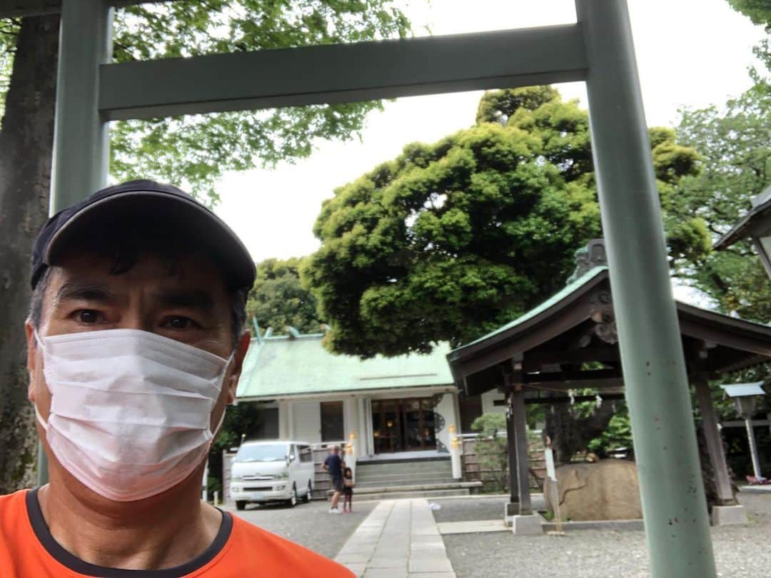 石原良純さんのインスタグラム写真 - (石原良純Instagram)「今日は、雨の降る前に深沢神社へ。街中にほんとうに走っている人が多い。」5月6日 13時59分 - yoyoshizumi