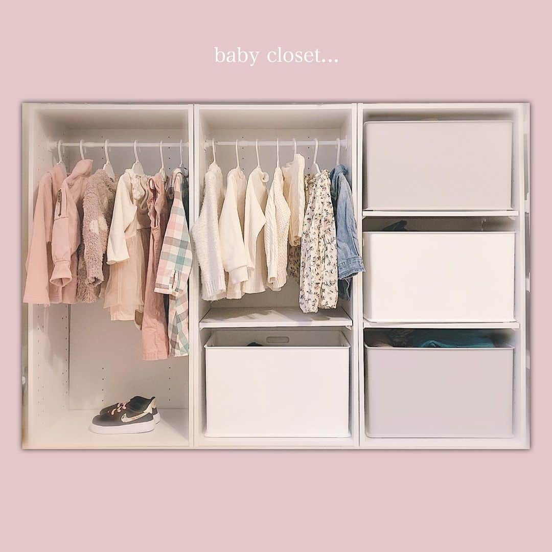 さっぴちゃんのインスタグラム：「... ... 𝐛𝐚𝐛𝐲 𝐜𝐥𝐨𝐬𝐞𝐭 ❤︎ ... ... . DMを頂いていた我が家の子ども服収納👶🏼🎀 . ニトリの3段のカラーボックスを使って 掛け収納と、ボックス収納に分けてます❤︎❤︎❤︎ . 見て可愛いように、なんとなく色味を揃えて 掛けるものは選んで、残りのトップスや ボトム類はボックスに収納してます﹏(ˊᵕˋ⑅)🐏 . . . 2人目産まれたら、また色々と変えないと♡♡ . . ………………………………(♡)……………………………… .」