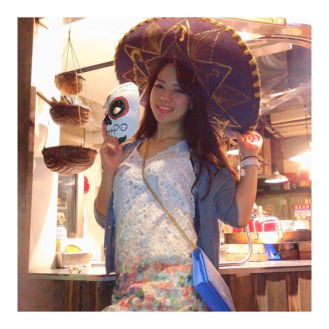高田汐美さんのインスタグラム写真 - (高田汐美Instagram)「おしんことまよ〜🌵💃🏼🥑🌮🌯🥫 間違えた〜シンコデマヨ〜 メキシコ🇲🇽人の様に陽気になりたいねえ コロナ以外にも美味しいビールいっぱいあるの知ってた？ ちなみにしおみのいちばん好きな場所はメキシコにあります。🏝❤︎秘境なので内緒 #一年半前のまだ私が可愛かった頃」5月6日 14時32分 - shiominniee