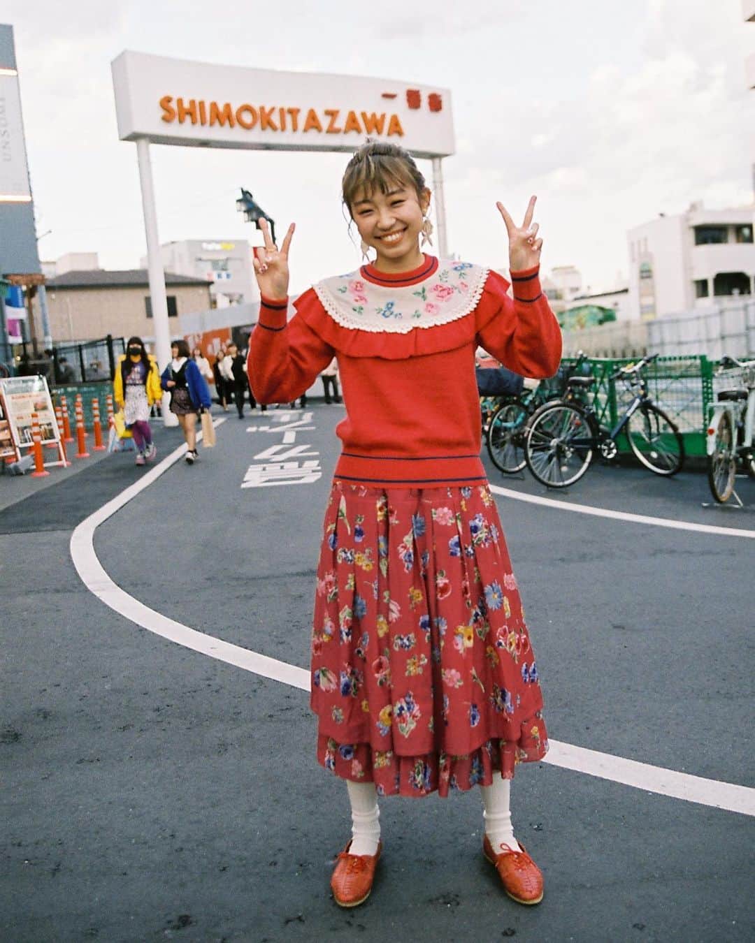 のインスタグラム：「本日、大矢梨華子公式ファンクラブがオープンしました👩🏻‍🦰🎧🎶﻿ ﻿ さらに！1stワンマンライブで販売するはずだったミニアルバム「はじめてのワンマンライブできました」発売決定💿﻿ ﻿ さらに！さらに！5月10日(日)ファンクラブ会員様限定オンラインサイン会も開催します✈️🌈﻿ ﻿ 引き続き、大矢梨華子の応援よろしくお願い致します！！！」