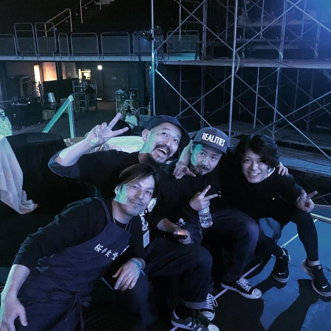 桜井誠のインスタグラム：「去年のVIVA LA ROCK2019 Dragon Ashの出演は無かったものの、毎年桜井食堂を出店させて貰っているので、ほぼ毎日会場にいたな。 好きなんだよな、あの場所。 みんなで戻ろうよ、必ずね。頑張ろうぜ。 #vivalarock #桜井食堂 #stayhome」