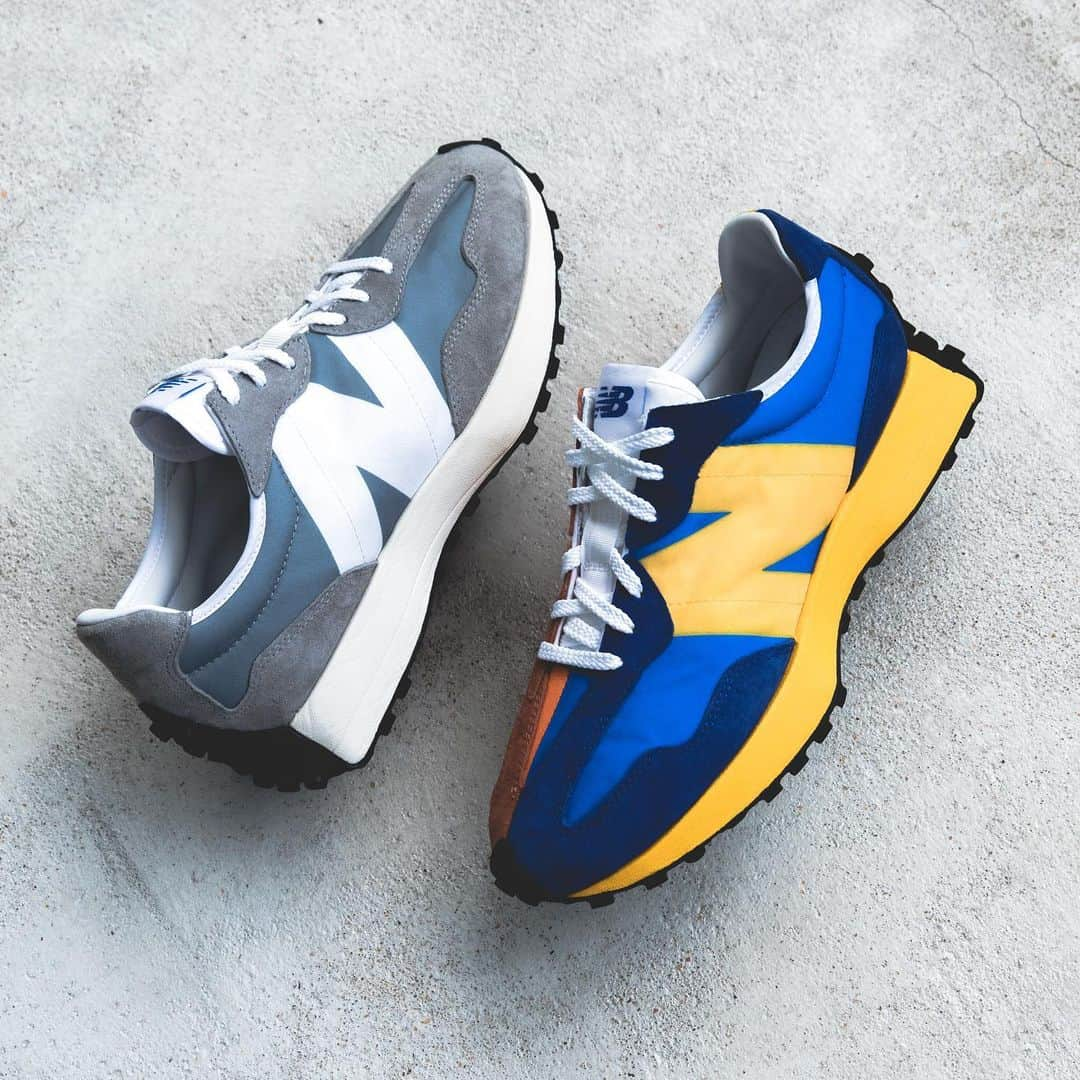 HYPEBEASTさんのインスタグラム写真 - (HYPEBEASTInstagram)「@hypebeastkicks: Take a closer look yet at @newbalance’s upcoming 327 sneaker. Featuring a split colorway aesthetic, the first of the two men’s sized sneakers sports a bright blue/orange make up while the other is a twist on New Balance‘s signature grey design. Both styles are set to release online on May 9 for $110 USD each.⁠⠀ Photo: Heison Ho/HYPEBEAST」5月6日 15時22分 - hypebeast