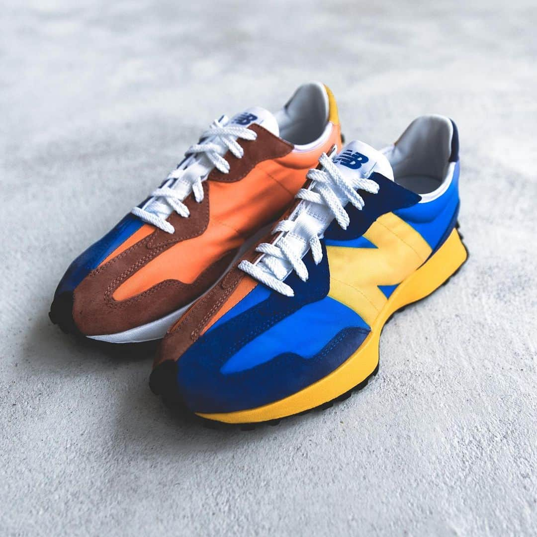 HYPEBEASTさんのインスタグラム写真 - (HYPEBEASTInstagram)「@hypebeastkicks: Take a closer look yet at @newbalance’s upcoming 327 sneaker. Featuring a split colorway aesthetic, the first of the two men’s sized sneakers sports a bright blue/orange make up while the other is a twist on New Balance‘s signature grey design. Both styles are set to release online on May 9 for $110 USD each.⁠⠀ Photo: Heison Ho/HYPEBEAST」5月6日 15時22分 - hypebeast