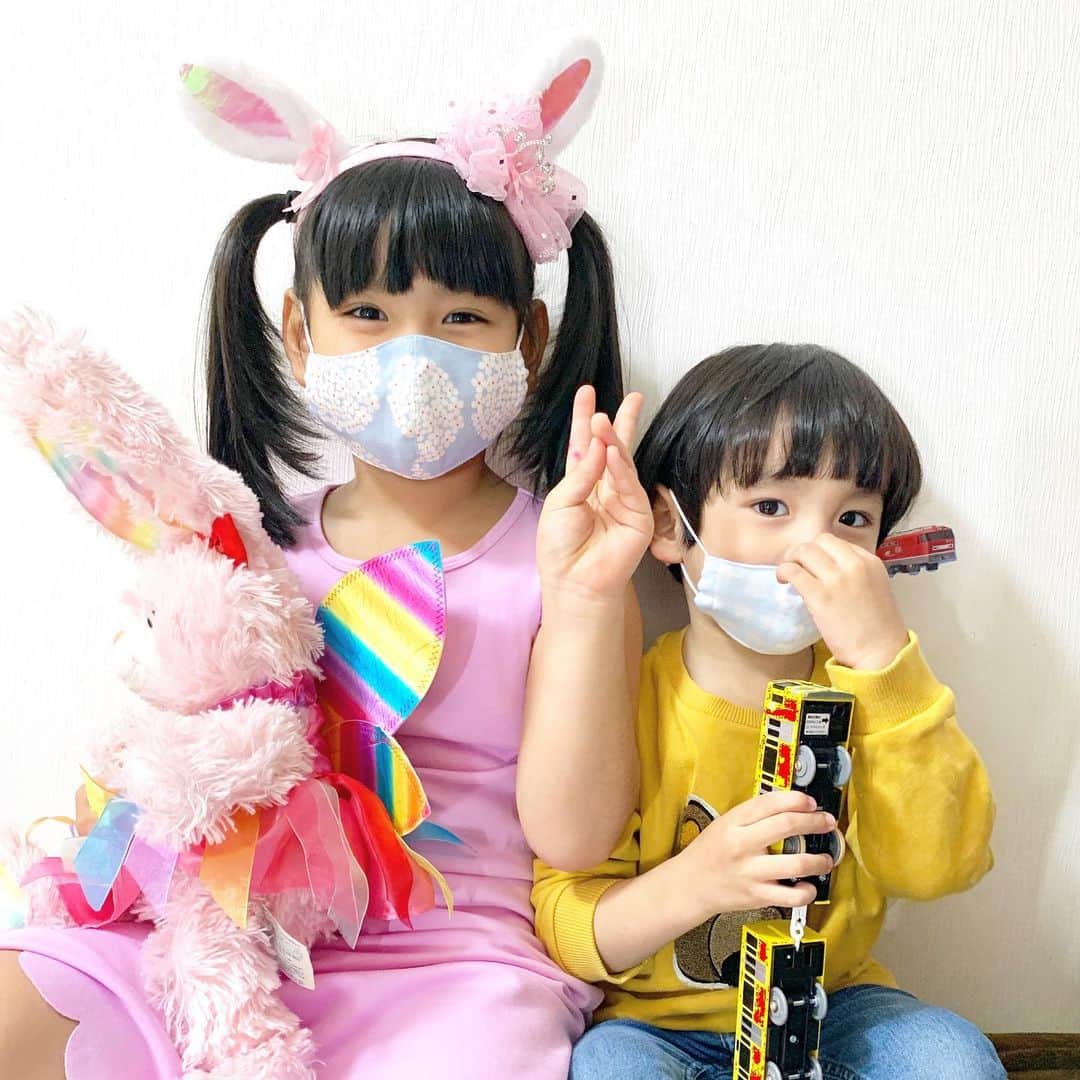 山口尚美のインスタグラム：「手作りマスクを頂きました😷❣️ 物凄いクオリティ🤯で子供達も大喜び💓 N先生ありがとうございます🙏🌈」