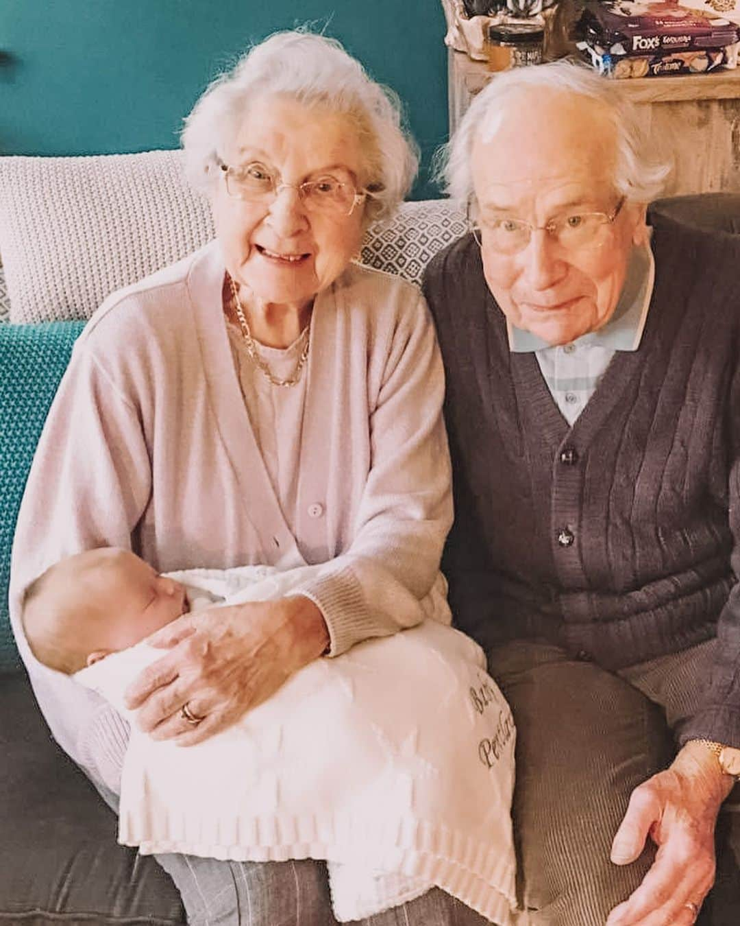 ルイーズ・ペントランドさんのインスタグラム写真 - (ルイーズ・ペントランドInstagram)「🌷I have some amazing news!! My 97 year old Grandad has beat #covid19!!🥂👌🏻🎉 . He’s #survived World War II, cancer, a stroke and now coronavirus! He is still very weak but he’s back in his flat with Grandma (who we suspect also had it but didn’t need hospital treatment and therefore wasn’t tested) and we are so thrilled. ❤️💪🏻 . I appreciate that they are both very old and probably close to the end of their earthly journey but I’m so pleased and proud and impressed that my dear old Gdad actually fought this awful virus off and made it out the other side- what a fighter!! . Thank you, thank you, thank you to the #NHS for saving his life yet again. He has been cared for and saved by @northamptongeneralhospital on multiple occasions and I can’t thank them enough. ✨ . Grandad smashed it! He’s home from hospital! Hooray! ❤️🥰❣️ . Ps- the little girl in white- that’s me!! 👧🏼」5月6日 15時35分 - louisepentland