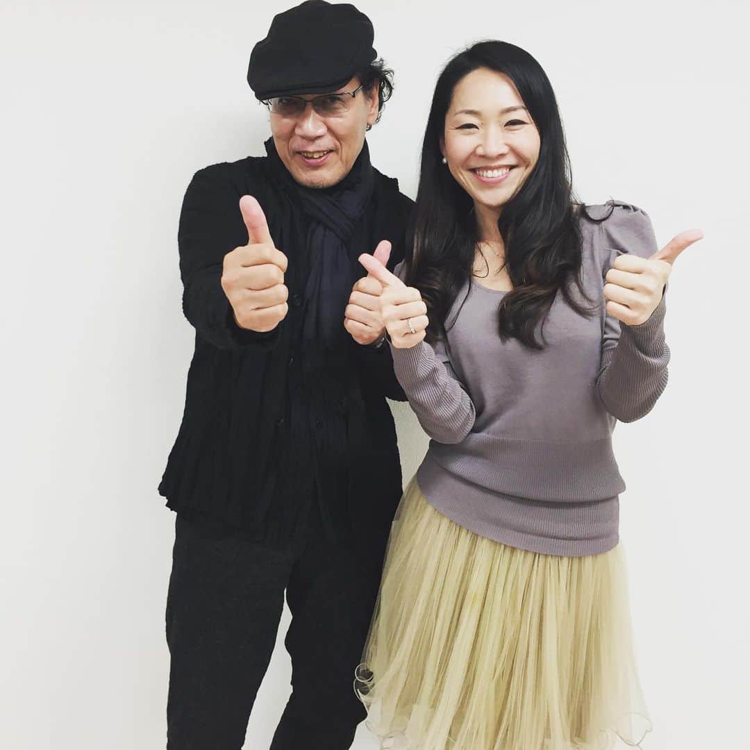 森夏子さんのインスタグラム写真 - (森夏子Instagram)「#吉田類の酒場放浪記  吉田類さんのトークショーの お相手をさせていただいのは4年半前。 「写真NGです」とアナウンスした時の「え〜‼️‼️‼️」とのお声。  未だにあれ以上のボリュームで 「え〜」を聞いたことがありません😆 (結果、類さん本人からOK出ました🙆‍♀️) 100分以上喋ったような気がしますが… 台本が無かった記憶はハッキリあります🤣🤣🤣 お客さんも楽しい方ばかりで〜 「酒飲みに悪い人はおらん👏」 と確信したお仕事でした🍾🍷🍻🍶 お店で🍶とアテ&🍖を楽しめるようになるまで もう少し‼️ 今は我慢(テイクアウトで我慢) 笑顔でみんなに会える日まで😆 浴びるように呑んでやる🍾🍷🍻🍶 酒場放浪記は“BS-TBS” 「吉田類の酒場放浪記」 毎週月曜よる9時 「おんな酒場放浪記」 毎週金曜よる11時  #酒場放浪記  #吉田類の酒場放浪記  #おんな酒場放浪記」5月6日 15時52分 - natsusora72
