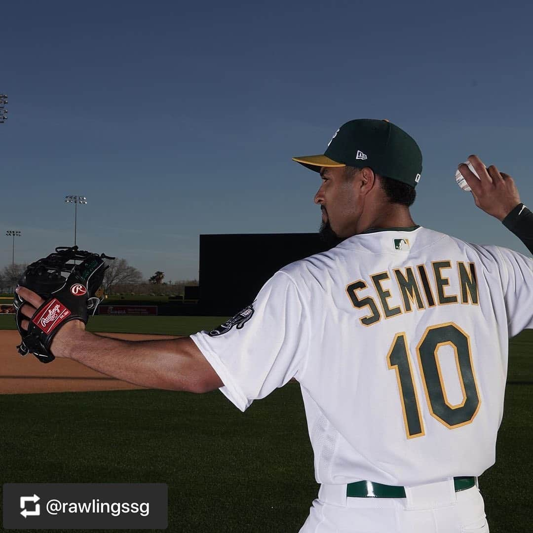 Rawlings Japanさんのインスタグラム写真 - (Rawlings JapanInstagram)「#Repost @rawlingssg with @get_repost ・・・ We continue our #RawlingsGloveDay coverage with more behind-the-scenes content from the @athletics! Check out some cool shots of Matt Olson, Marcus Semien, Sean Murphy, Liam Hendriks, Mark Canha, and Sean Manaea here with their 2020 gamers. 🔥 #TeamRawlings #SpringTraining #MLB #baseballlife⚾️ #TheMarkOfAPro @rawlings_japan_llc」5月6日 15時52分 - rawlings_japan_llc