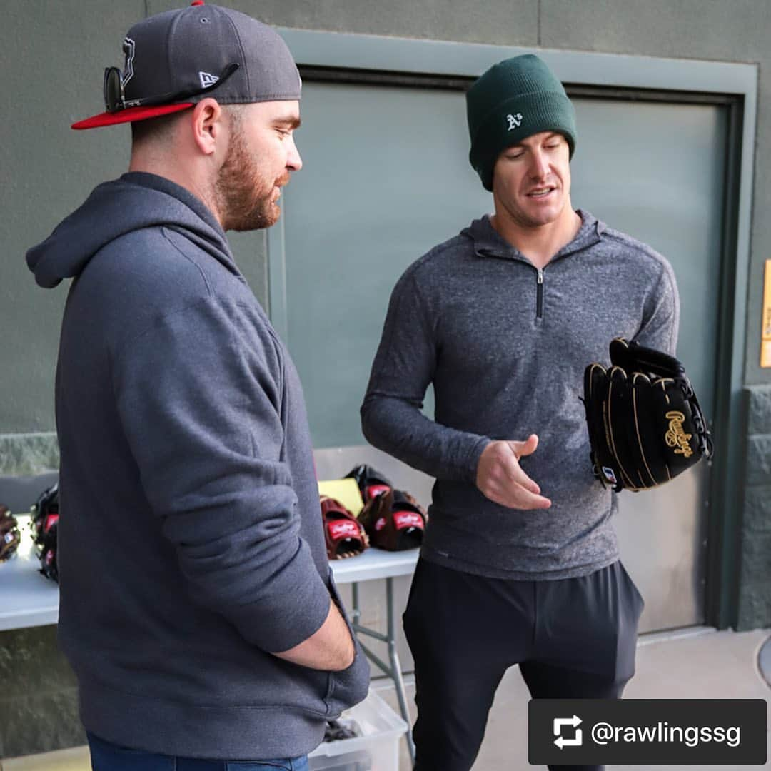 Rawlings Japanさんのインスタグラム写真 - (Rawlings JapanInstagram)「#Repost @rawlingssg with @get_repost ・・・ We continue our #RawlingsGloveDay coverage with more behind-the-scenes content from the @athletics! Check out some cool shots of Matt Olson, Marcus Semien, Sean Murphy, Liam Hendriks, Mark Canha, and Sean Manaea here with their 2020 gamers. 🔥 #TeamRawlings #SpringTraining #MLB #baseballlife⚾️ #TheMarkOfAPro @rawlings_japan_llc」5月6日 15時52分 - rawlings_japan_llc