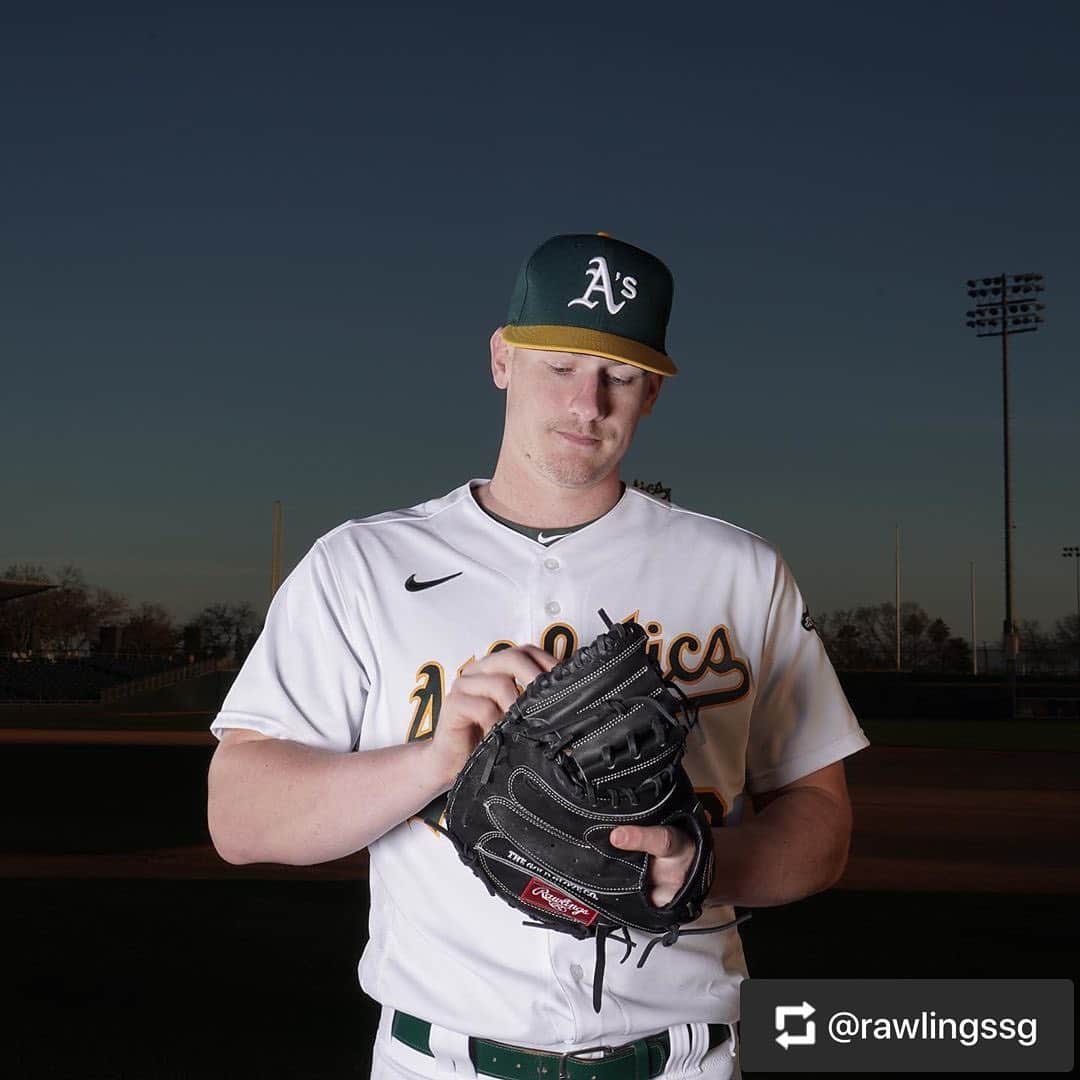 Rawlings Japanさんのインスタグラム写真 - (Rawlings JapanInstagram)「#Repost @rawlingssg with @get_repost ・・・ We continue our #RawlingsGloveDay coverage with more behind-the-scenes content from the @athletics! Check out some cool shots of Matt Olson, Marcus Semien, Sean Murphy, Liam Hendriks, Mark Canha, and Sean Manaea here with their 2020 gamers. 🔥 #TeamRawlings #SpringTraining #MLB #baseballlife⚾️ #TheMarkOfAPro @rawlings_japan_llc」5月6日 15時52分 - rawlings_japan_llc