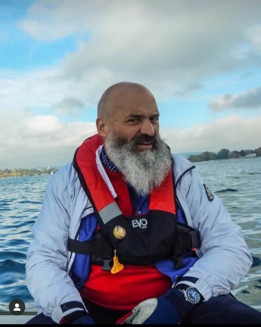 Maurice De Mauriac Zurichさんのインスタグラム写真 - (Maurice De Mauriac ZurichInstagram)「Our Ambassador @pacosavio sailing with his son on #lakezurich . Sailing season has opened! Wearing the perfect companion #l2 watch. #watchesmadebyzurich #mauricedemauriac #family #fatherandson #sailing #lakezurich」5月6日 16時27分 - mauricedemauriac