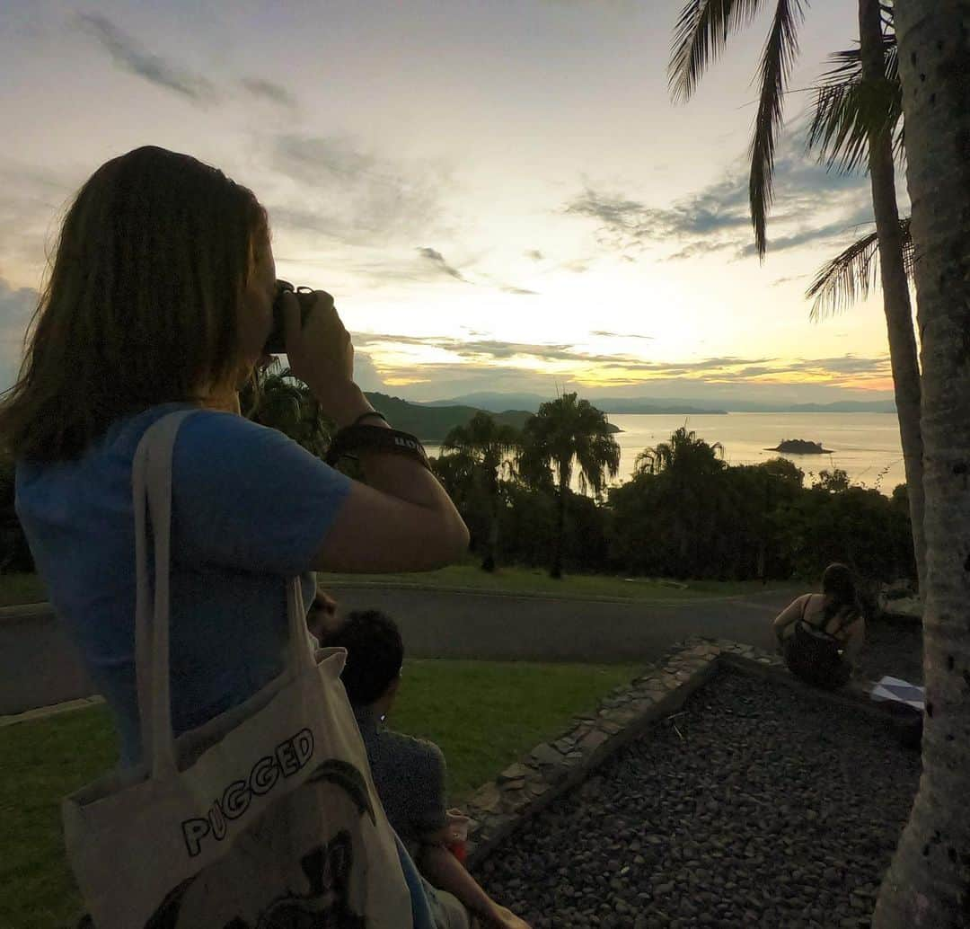 ベネット・マヤのインスタグラム：「Counting down the days until I can travel again 🛫🌄」