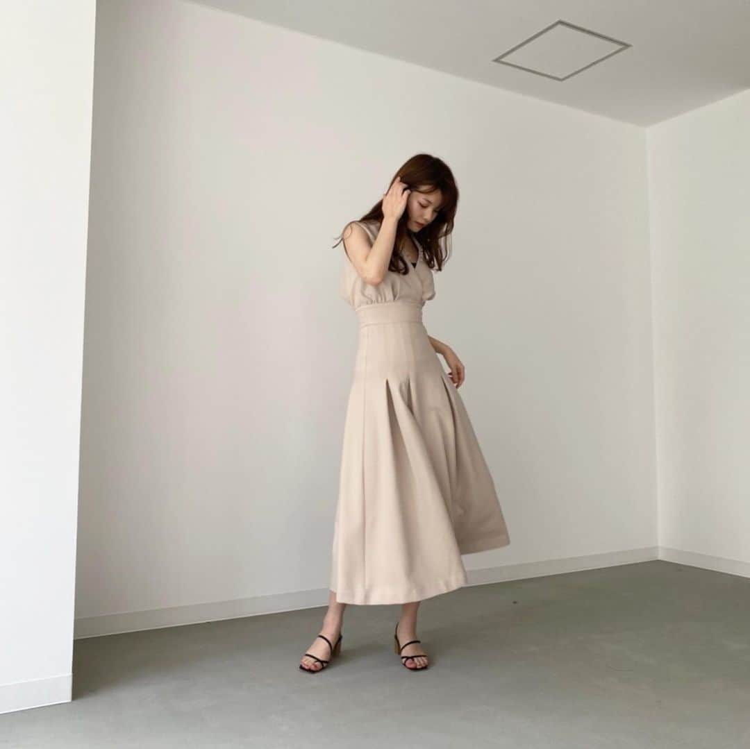 西谷菜々さんのインスタグラム写真 - (西谷菜々Instagram)「. louren summer collectionを 一足お先に…🕊 発売開始したら即買いしたいワンピース🤍 夏服もぜーんぶ可愛かった✨情報解禁お楽しみに☺️ #louren #louren_2020summer」5月6日 17時24分 - nana_nishitani