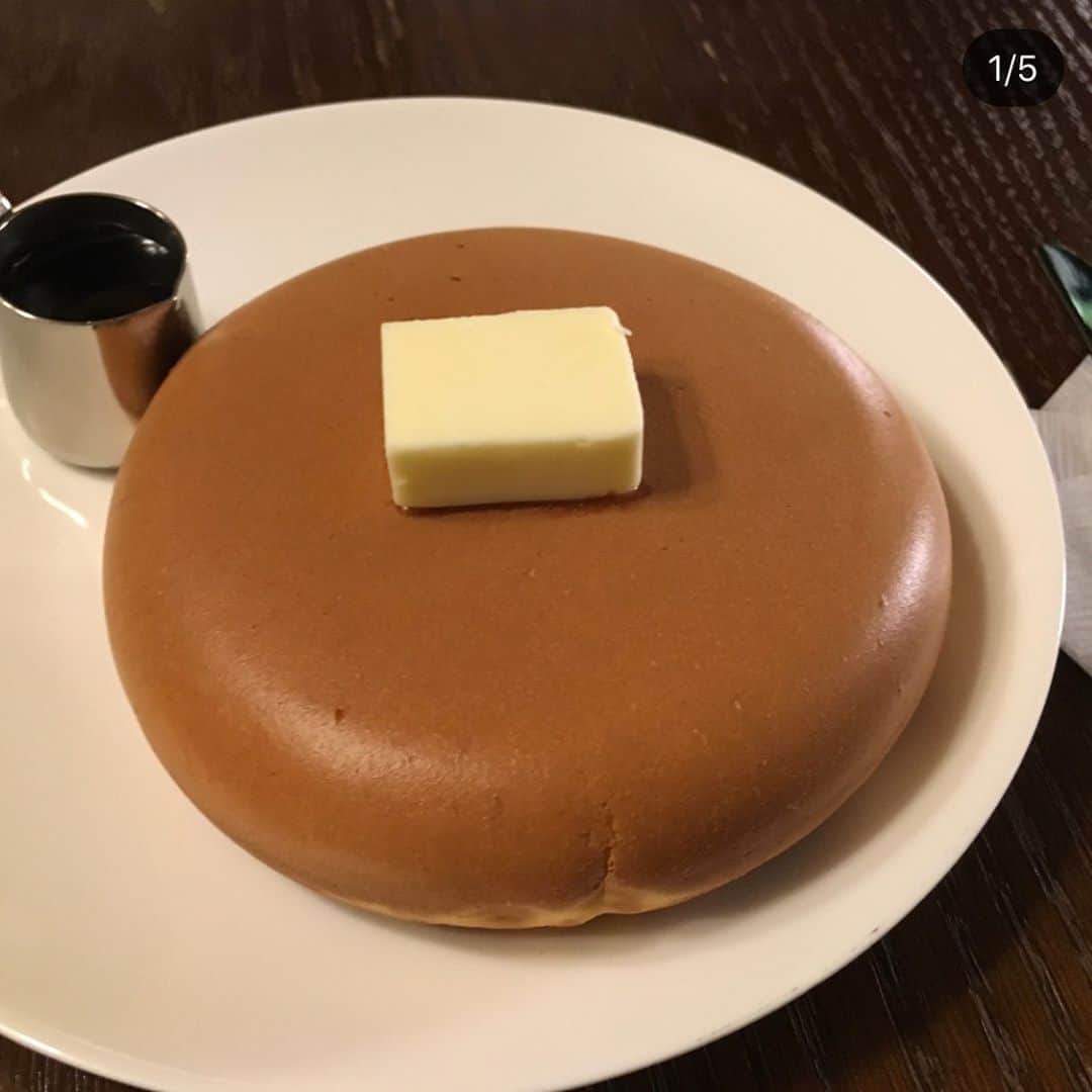 甲斐みのりさんのインスタグラム写真 甲斐みのりinstagram 和歌山田辺市 喫茶ビートル のホットケーキ マスターの堅田さんが Youtubeで焼き方を公開しています ぴかぴかつやつやの質感を 家でも再現できるでしょうか 堅田さんいわく 柴犬の背中色 に焼き