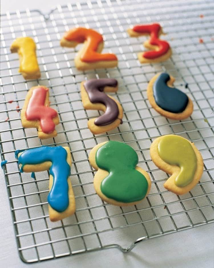 ナイジェラ・ローソンさんのインスタグラム写真 - (ナイジェラ・ローソンInstagram)「‪When my children were young (up until they were ten) I made these biscuits for their birthdays every year, in the shape of whatever number they had so excitedly reached.  Obviously, though,  they can be cut out in any shape you want.. Have fun! ‬  To get the recipe, click on link in bio.  To clarify, proceed as follows: tap on my name, which will take you to a page that has a link on it that says www.nigella.com/instagram. When you click on this link, it will take you to a page of photographs: click on the picture of the recipe in question!  Photograph by @petrinatinslay  #recipeoftheday」5月6日 18時05分 - nigellalawson