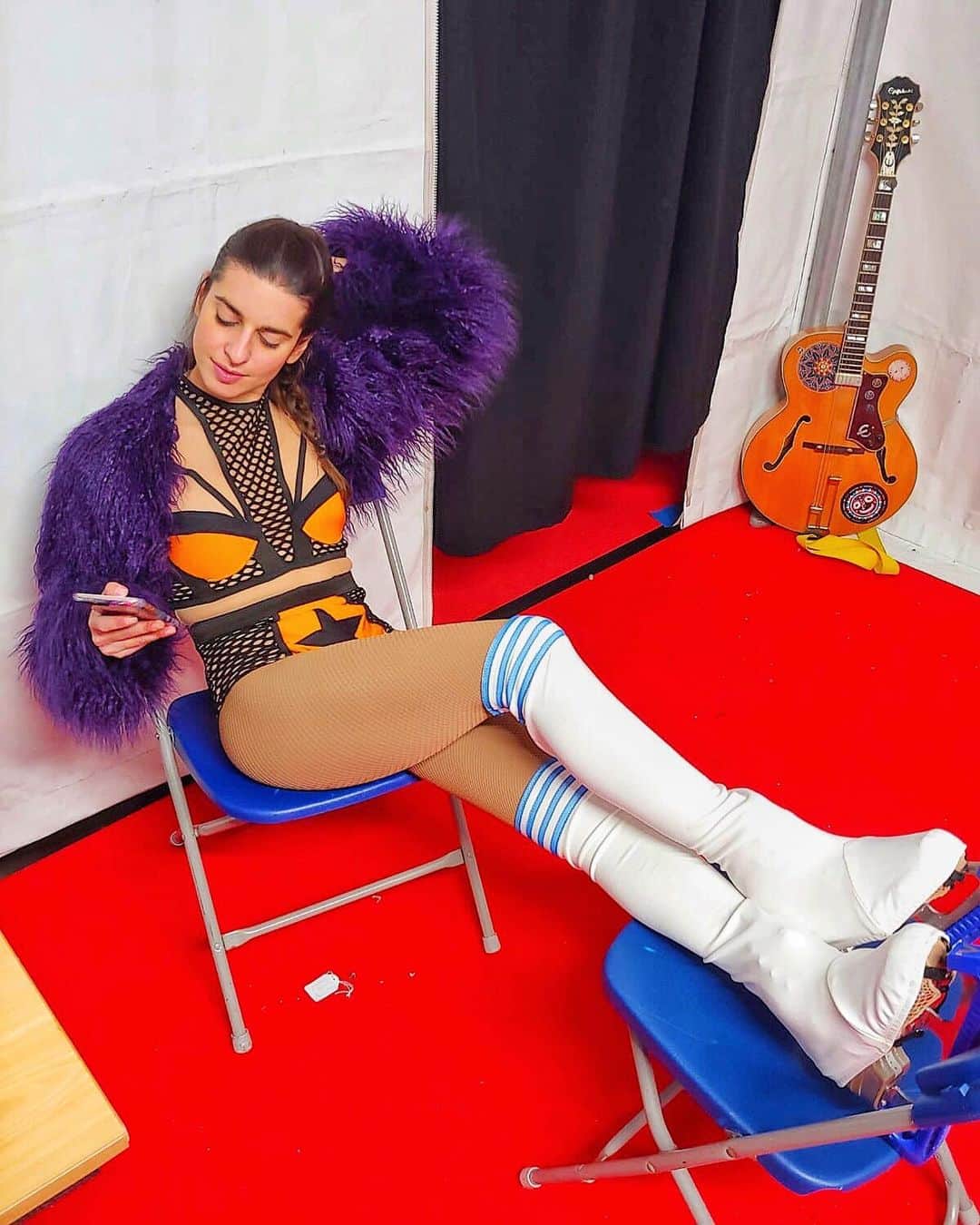 ヴァレンティーナ・マルケイのインスタグラム：「‘Cause we are living in a material world and I am a material girl...’ 😉 #forgetaboutthepricetag 🏷 #nosittingwithCOSTUMES 😅🤭 • • LINT, novembre 2018, prova generale del tour di @holidayoniceshows 💃🏻 una settimana prima di partire per 7 mesi di spettacoli in giro per l’Europa... che avventura, la vita #quantestorie 🤦🏻‍♀️」