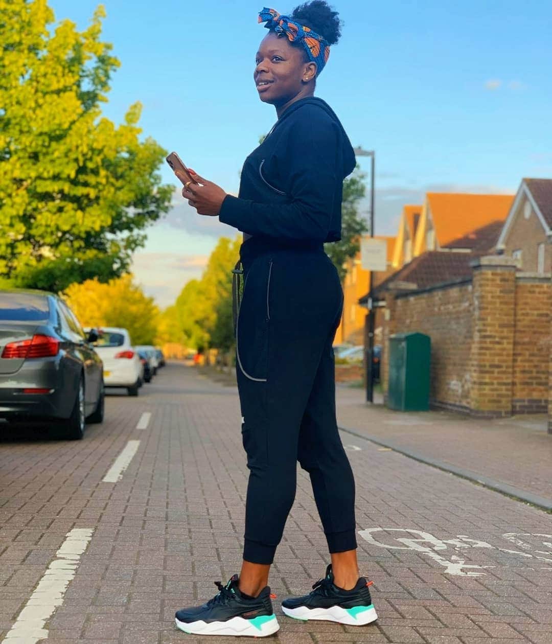 アシャ・フィリップのインスタグラム：「Keep stepping forward 👣 ➡️➡️➡️ @pumaperformance . . . . #PUMA #KeepItMoving #StayPositive」