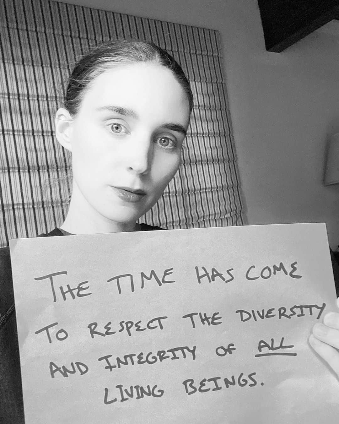 マリオン・コティヤールのインスタグラム：「Thank you #rooneymara for joining the movement #thetimehascome @fondationnh #letempsestvenu」