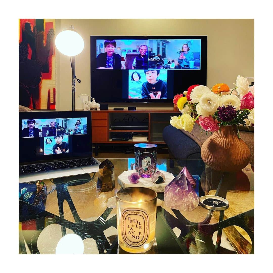 HiRAO INCのインスタグラム：「. Family gathering オンライン帰省 実家に帰れないから オンラインで集合  母はシナモンロール作りながら 父は山登りもいけず、ぎっくり腰になったとか 甥っ子は、友達とゲーム上で集まってるとか 妹は、新卒のオンライン面接していたり それぞれの最近の過ごし方をきけて面白かった☺️ . みんな元気でなにより」