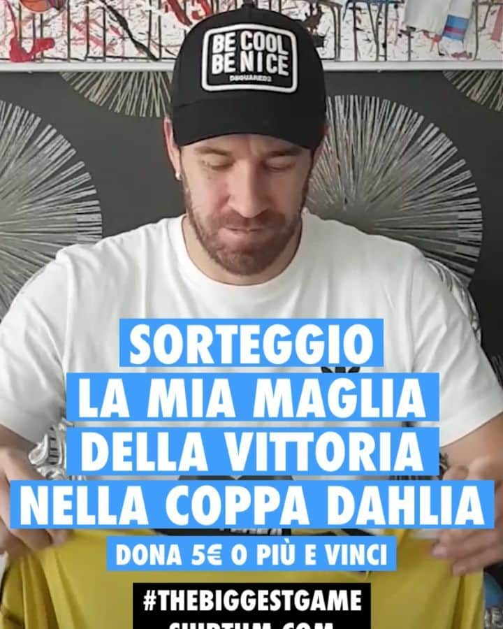 マリアーノ・イスコのインスタグラム：「Ho deciso di donare questa mia maglia per aiutare in prima persona nella lotta contro il coronavirus. Donando €5 o più può essere tua e insieme aiuteremo l’Azienda Ospedaliera Cannizzaro , di Catania. #TheBiggestGame @shirtum.app  Nel mio BIO trovate la mia maglia」