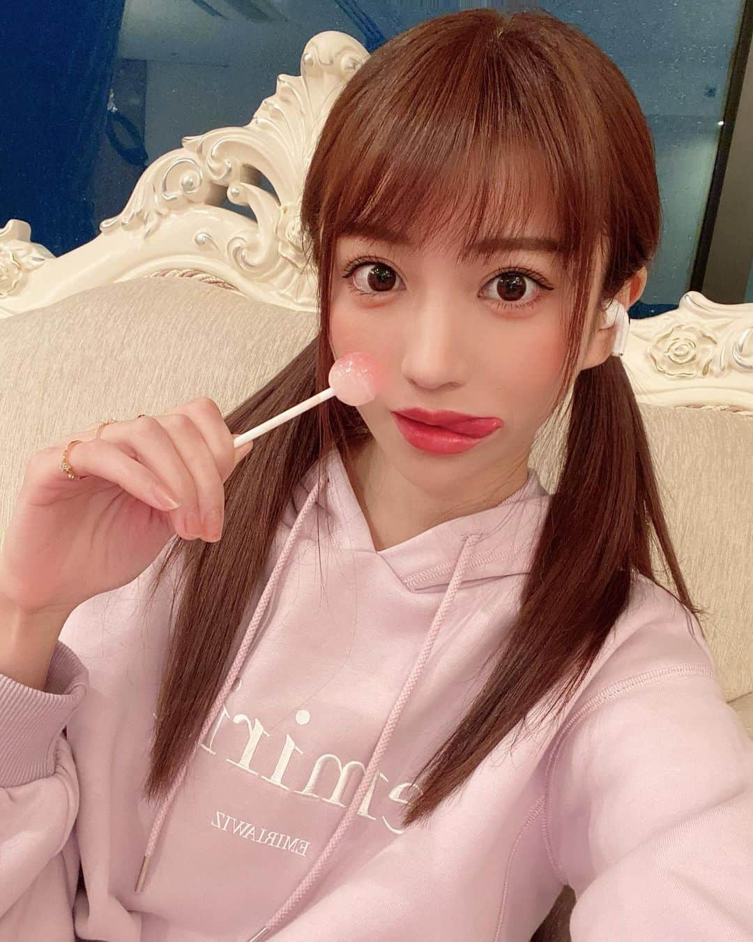 愛沢えみりさんのインスタグラム写真 - (愛沢えみりInstagram)「お家時間☺︎🍭 写真がどんどん手抜きごめんね😂🍭」5月6日 20時07分 - emiri_aizawa