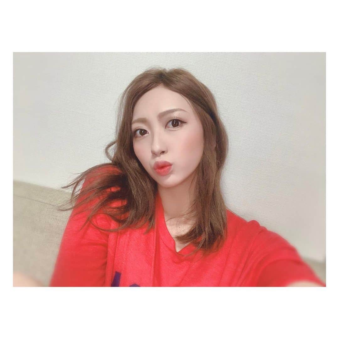 Nacoのインスタグラム：「人間なら人間臭く。 不器用でも素直に。 着飾らずそのままで。 かっこ悪くても一生懸命に。 . #stayhome #mylife #selfie #instagood #instaselfie #Nacostagram #rainyday #makeup #hairmake #beauty #likeforlikes #followme #셀피 #셀카 #셀스타그램 #나코스타그램 #모델 #일본 #매이크업 #おうち時間 #久々に化粧した #メイク」