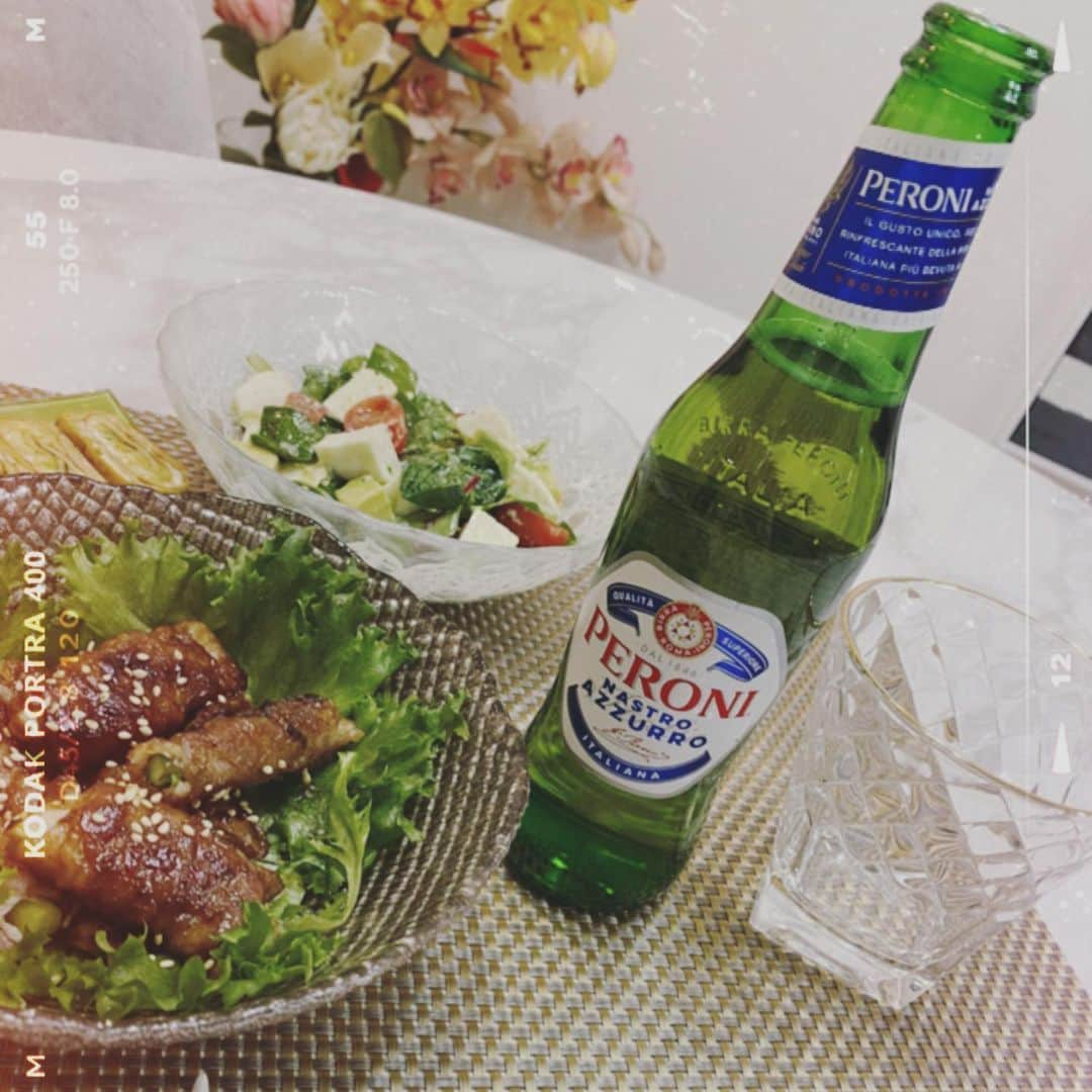 太田麻美さんのインスタグラム写真 - (太田麻美Instagram)「ビールの中でも1番好きなペローニ @peroni_jp 💖 さっぱり爽やかな飲み心地で美味しい🥰  #peponi #peroninastroazzurro #italy #beer #italianbeer #ペローニ #ペローニナストロアズーロ #イタリア #イタリアンビール #お料理 #ビール」5月6日 20時35分 - asami0523