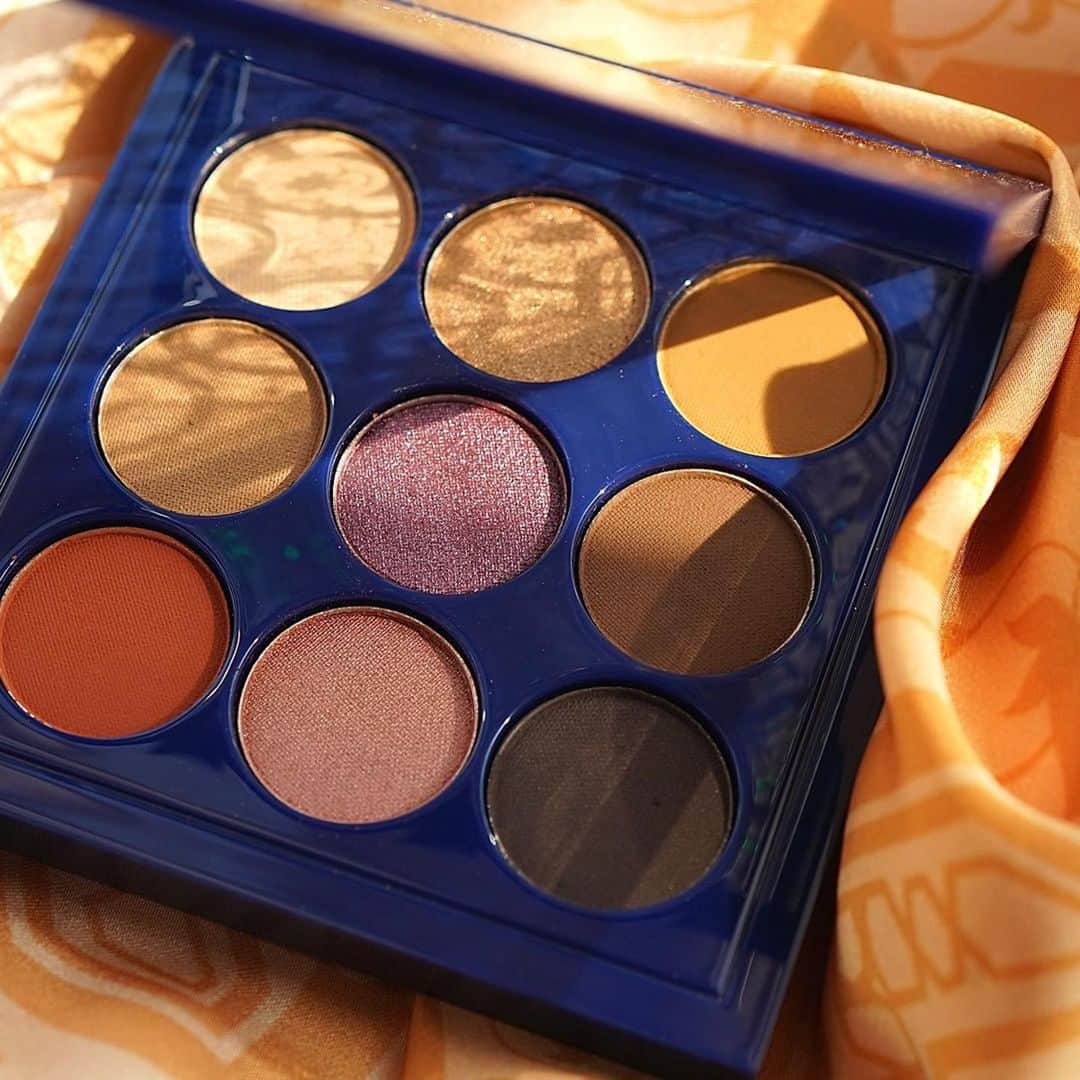 M∙A∙C Cosmetics Japanのインスタグラム：「ㅤ 【いよいよ明日発売】 美しく、神秘的なモスクからインスパイアされた限定カラーコレクションが登場✨ コレクションはスワイプしてチェック👉 ㅤ ムスリムの人々が神を崇拝するための神聖な場所とされる礼拝堂、モスク。 礼拝や、お祝いなどで皆が訪れるモスクの美しいモチーフからインスパイアされたコレクション。 魅惑的な深みを演出する、テラコッタ系カラーを基調とした、リップスティック、アイシャドウなどのアイテムがラインナップ💄 ㅤ *M･A･C公式オンラインショップ　5月7日(木)発売 *一部公式オンラインショッピングサイト*にて5月8日(金)発売 ㅤ ※全国M･A･C店舗での実施日は未定となります。決まり次第、公式オンラインショッピングサイト・公式SNSアカウント(インスタグラム・ツイッター)にて情報を掲載させて頂きます。 ㅤ *以下、公式オンラインショッピングサイトにてご購入いただけます。 ・ｍeeco 三越伊勢丹化粧品オンラインストア‎ ・西武・そごうの公式ショッピングサイト e.デパート ・高島屋オンラインストア ・HANKYU BEAUTY ONLINE阪急百貨店公式コスメ通販 ・大丸松坂屋オンラインショップ ・＠cosme SHOPPING ㅤ ㅤ 【公式オンラインショップ限定特典】 ☑︎初回ご購入のお客様へ10% OFFクーポンをプレゼント（クーポンコードwelcome） ㅤ Regram from @maccosmeticsid ㅤ #MACMosaicMasterPiece #MACモザイクマスターピース #MACCosmeticsJapan #MACCosmetics #MAC #MACコスメ #マックコスメ #コスメ #メイク #化粧品 #デパコス #コスメ部 #コスメマニア #コスメ好きさんと繋がりたい #メイク好きな人と繋がりたい #春メイク #春コスメ #新作リップ #新作コスメ #口紅 #MACリップ #リップ好き #アイパレット #アイシャドウ #アイメイク　#ハイライト #アイライナー #ピンクメイク #ゴールドメイク #ブラウンメイク」