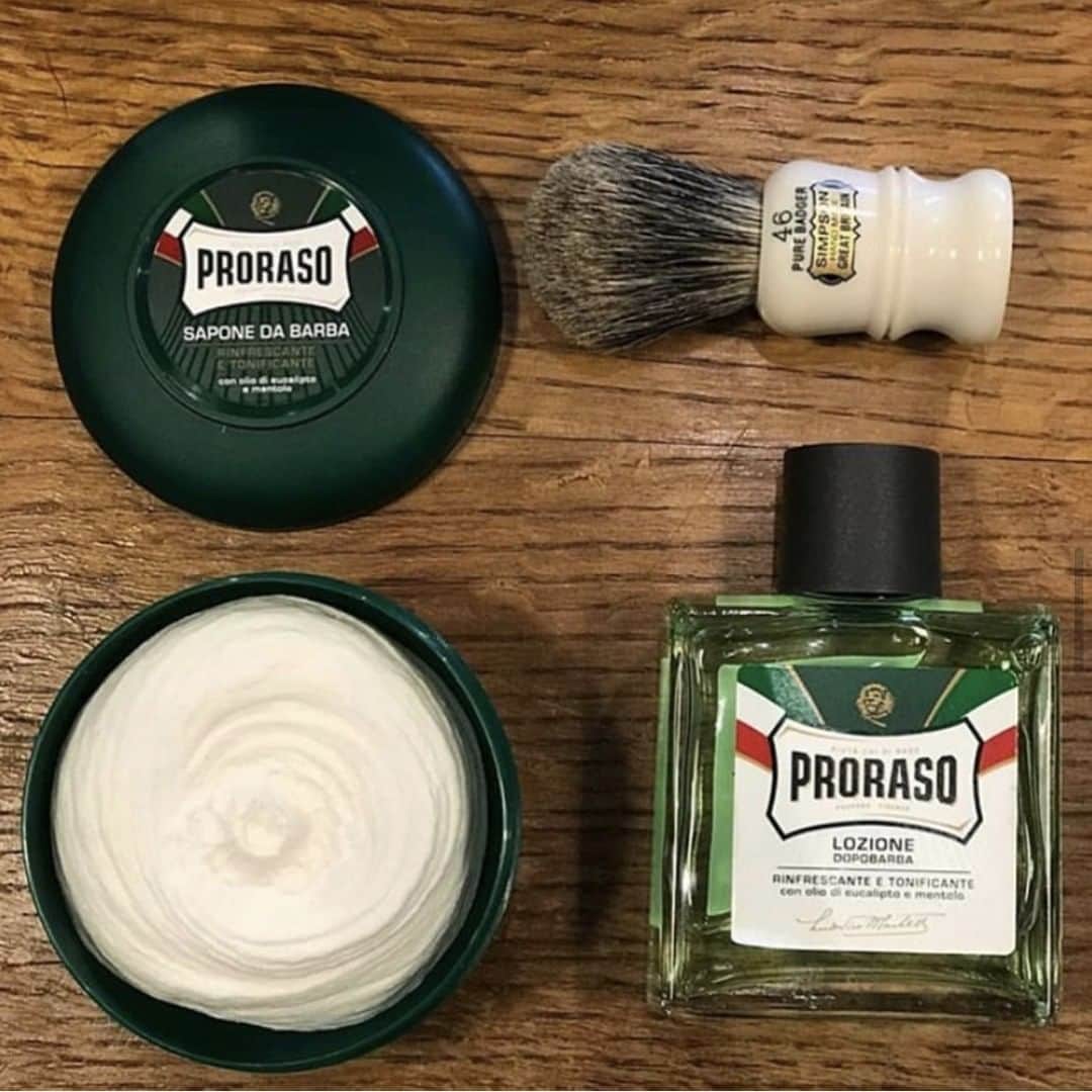 Proraso Japanのインスタグラム：「おうち時間にシェービングの見直しはいかがですか？ 肌荒れしてしまう男性の方も必見！ シェービング前、シェービング中、シェービング後の3STEPで PRORASOと一緒にシェービングケアをはじめませんか？ . . Repost from @prorasousa . . #proraso #prorasousa #prorasofirenze #シェービングクリーム #シェービング #ProShave #Italian #ItalianShave #イタリア製 #バーバースタイル #バーバーショップ #髭脱毛 #メンズスタイル #シェービングフォーム #Barber #メンズヘアスタイル #ヒゲ男子 #ヒゲ #BarberShop #ヒゲ脱毛 #メンズヘア #シェービングエステ #おしゃれさんと繋がりたい」