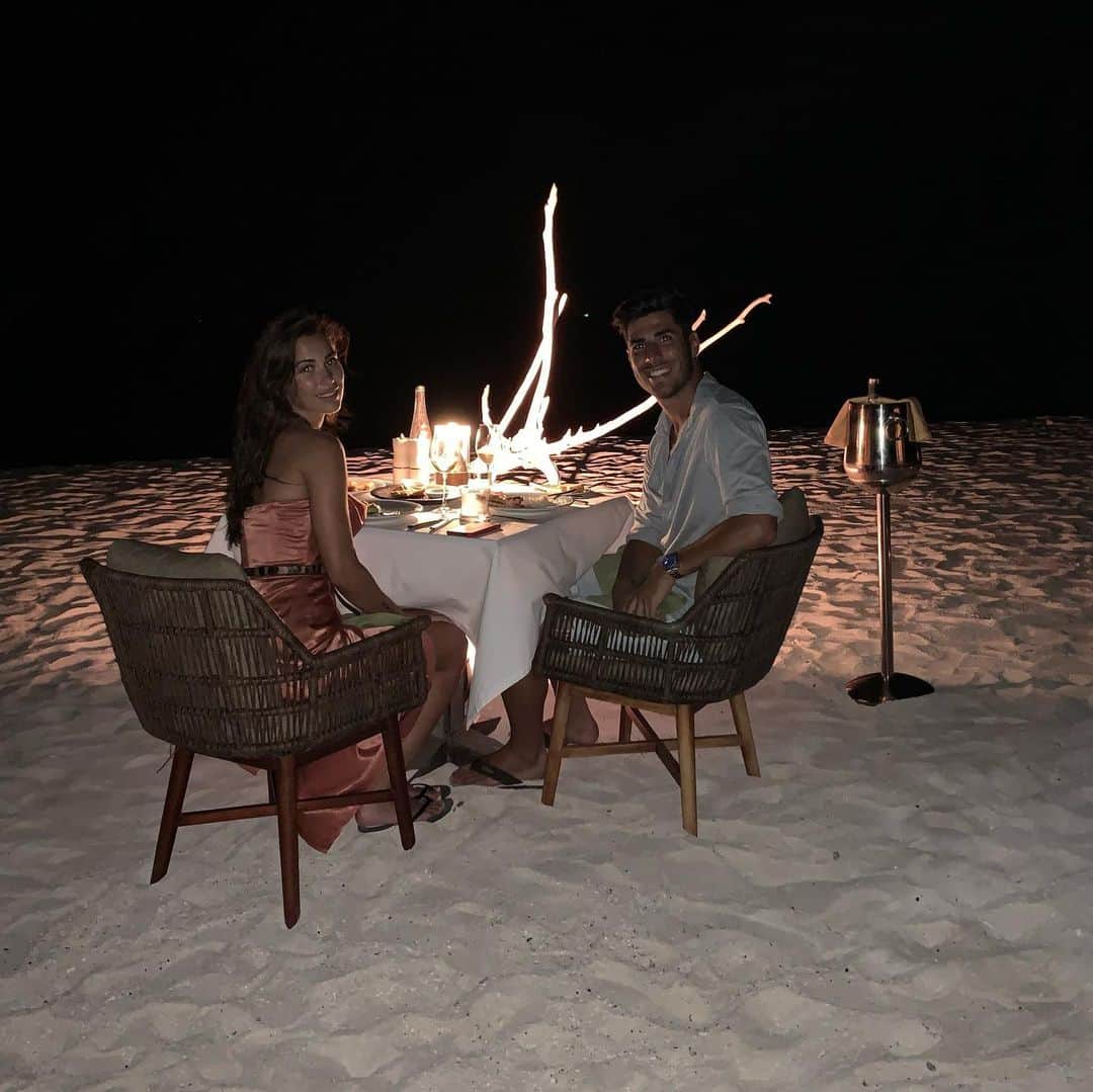 マルコ・アセンシオのインスタグラム：「Por ser una mujer única y maravillosa. Por ser mi compañera perfecta de viaje. Por muchos años más a tu lado. Felicidades mi amor, te quiero!!❤️」