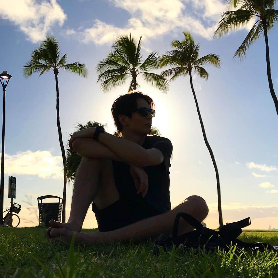 岡本至恩のインスタグラム：「Throw back from Hawaii またハワイ行きたいなぁ〜 . #現実逃避」