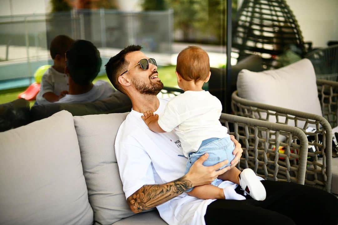 ヘスス・フェルナンデス・サエスのインスタグラム：「Dad&Son ☀️」