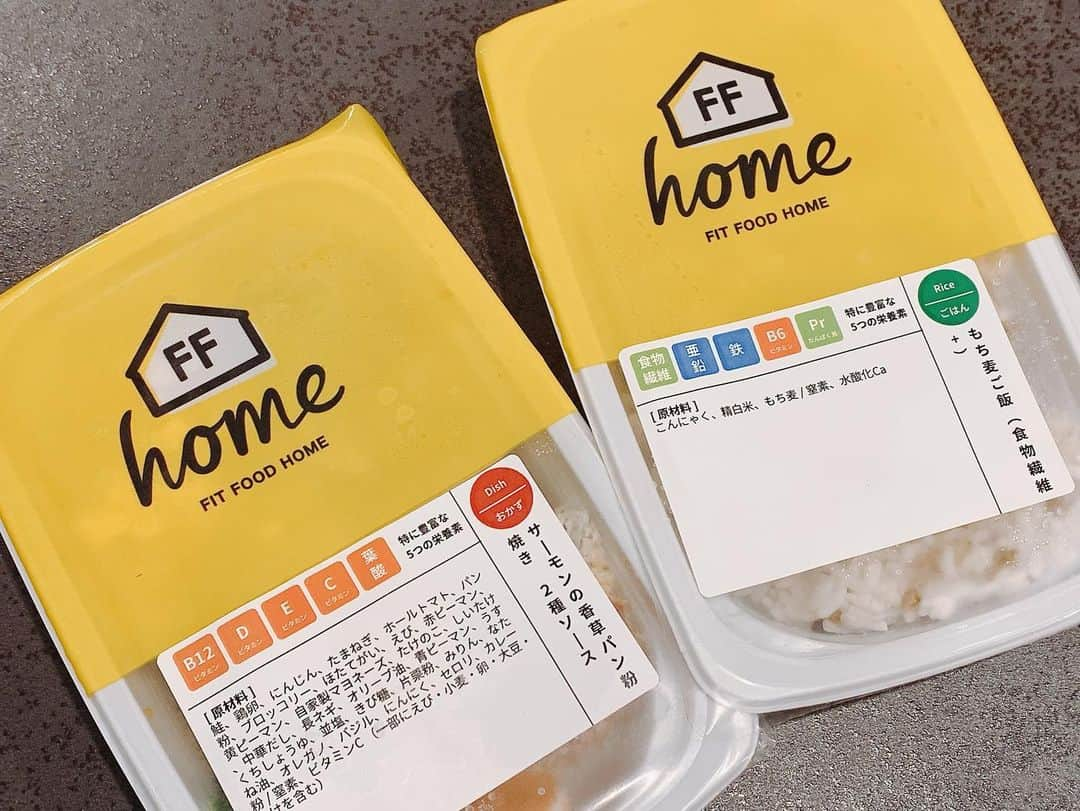 疋田星奈さんのインスタグラム写真 - (疋田星奈Instagram)「@fitfood_home のご飯♡ 初めて頼んで食べました✨ 冷凍で届いて、24時間冷蔵庫で解凍したら90秒チンするだけ♡ 盛り付けなくてもそのまま食べれるしお皿使わず楽出来ます😁 簡単便利でしかもカロリーやバランス、素材が全部管理されていてダイエットにも✨ 味も本格的過ぎてびっくり♡ 自粛期間、お母さん大変ですがこの機会に注文してお母さんも楽させてあげるのもいいなーって思います✨ 母の日も近いし😍 一人暮らしの男性には特に良いかも！健康第一！✨ わたくしはリピート決定です😁笑 . . #ご飯 #簡単ご飯 #便利ご飯 #配達弁当 #夕ご飯」5月6日 21時28分 - seina.91